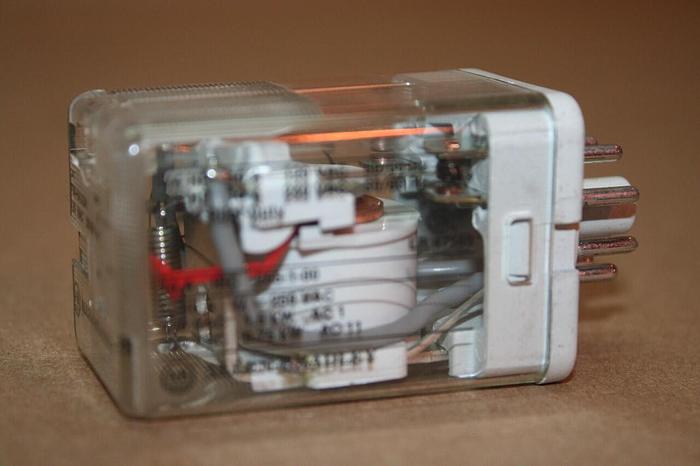 Used ALLEN BRADLEY Relay 700-HA32A1 SER A #20420