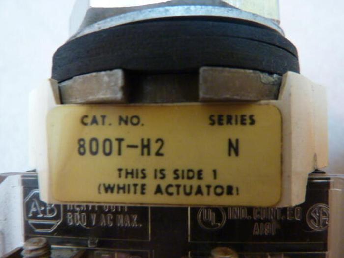 Used ALLEN BRADLEY Selector Switch 800T-H2 SER N #38126