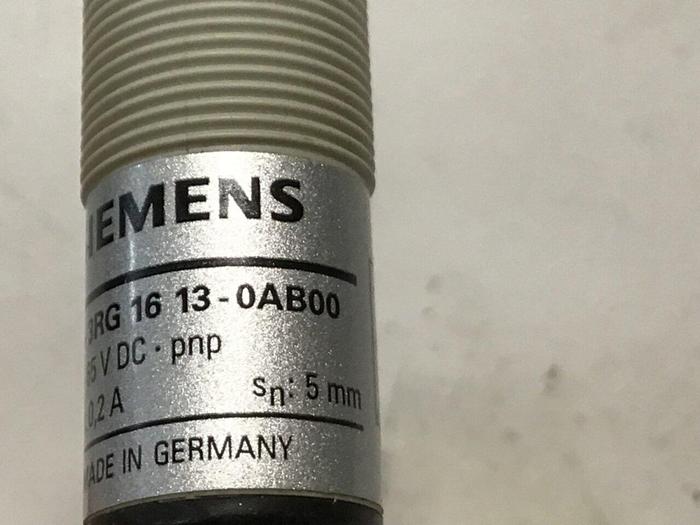 Used SIEMENS Proximity Switch 3RG 16 13-0AB00 #126684