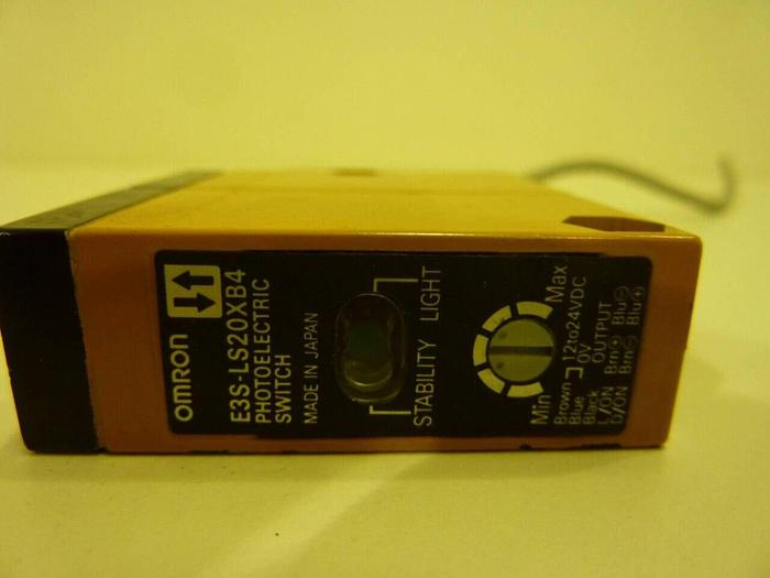 Used OMRON Photoelectric Switch E3S-LS20XB4 #42060