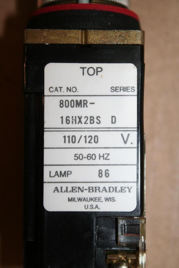 Used ALLEN BRADLEY Selector Switch 800MR-16HX2BS GREEN Used