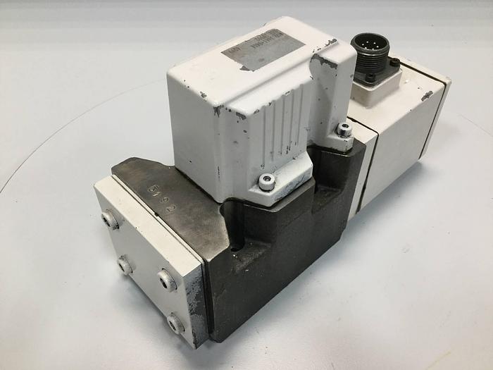 Used MOOG Servo Valve J661-040A #95822