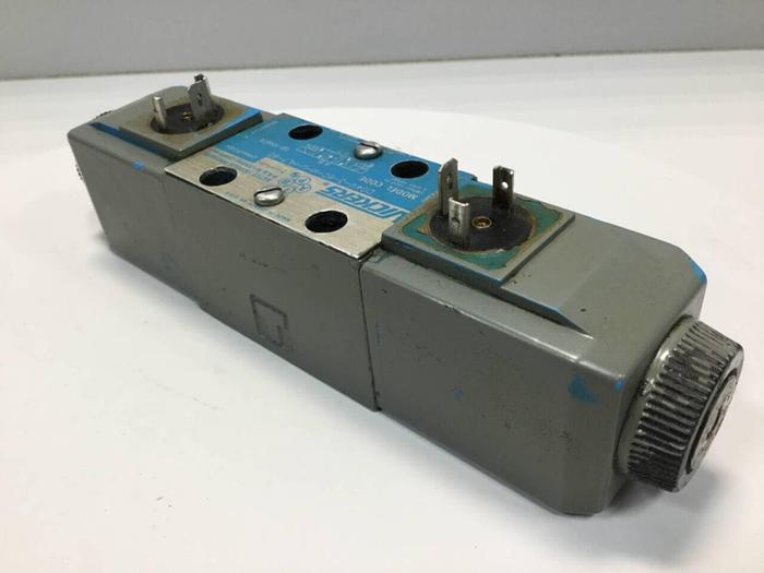 Used VICKERS Directional Valve DG4V-3-6C-M-U-HL7-60 Used