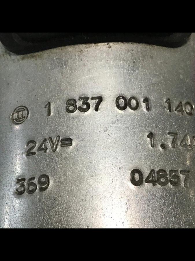 Used BOSCH Hydraulic Valve 0 810 001 825 Used #144805