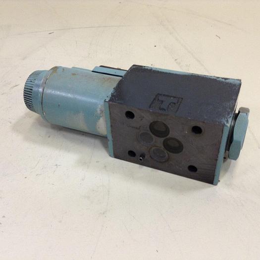 Used VICKERS Directional Valve DG4V-3S-2AL-M-U-HL7-60-EN490 #80182