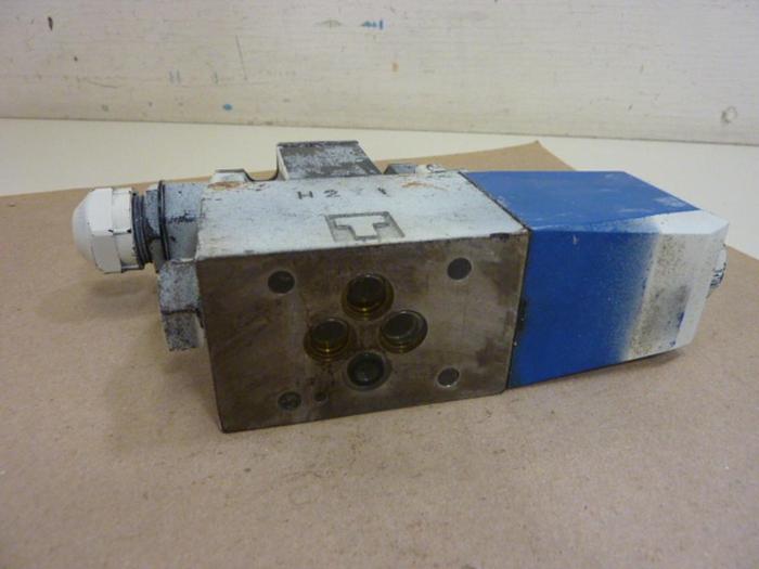 Used VICKERS Directional Control Valve DG4V32AMP7H7P2050 #64575
