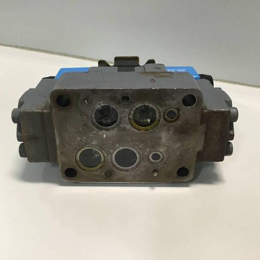 Used VICKERS Valve DG4V-3S-6C-M-FW-B5-60 #97658