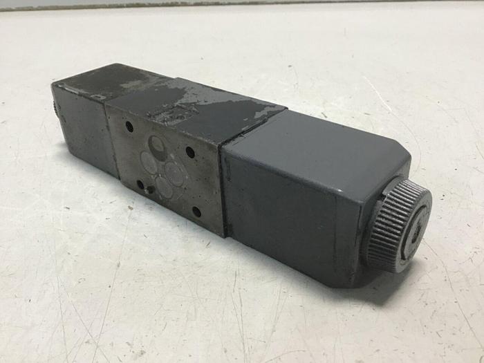 Used VICKERS Directional Valve DG4V-3-6C-M-U-HL7-60 Used