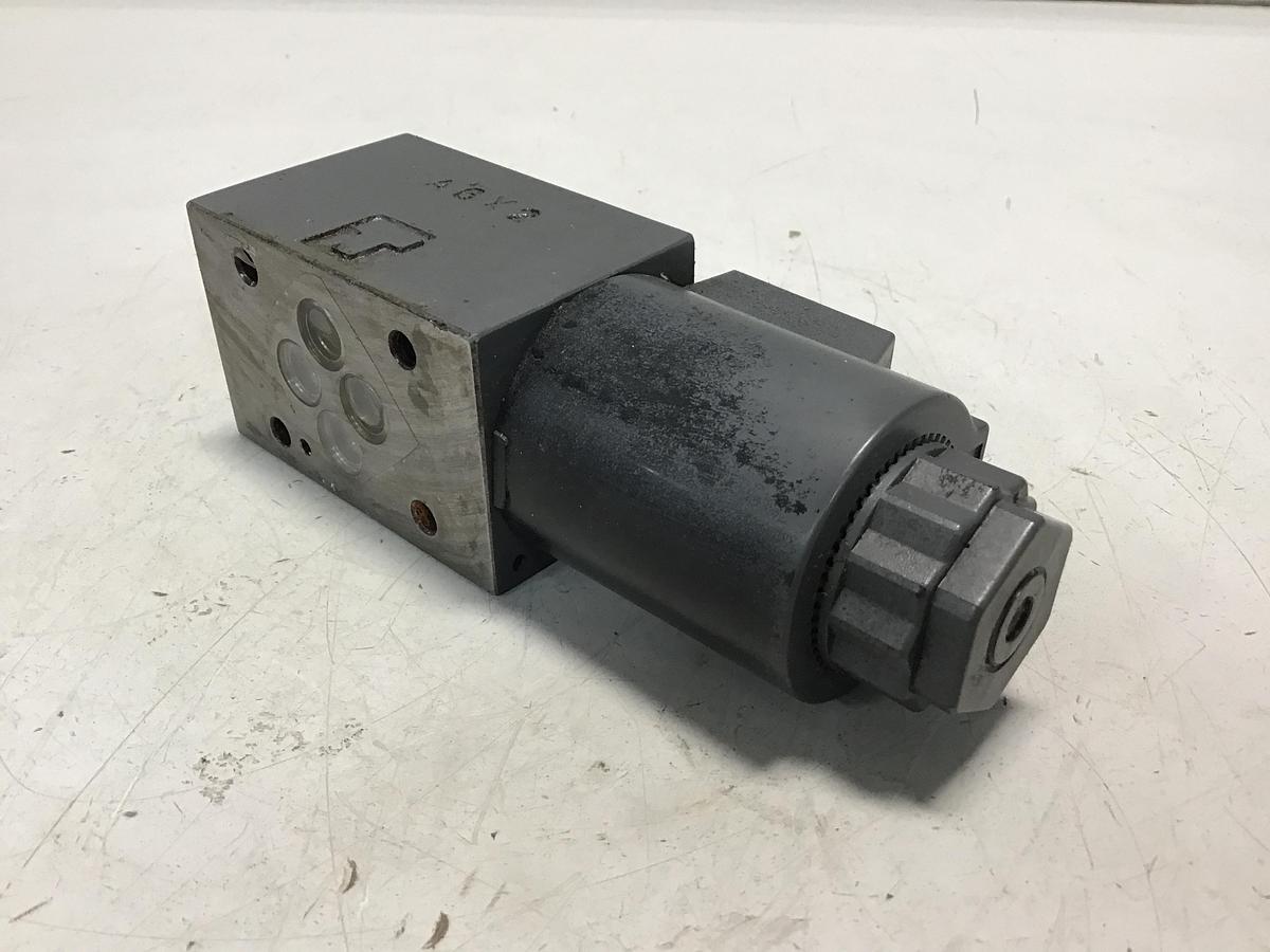 Used VICKERS DG4V-3-2A-M-U7-H-7-52