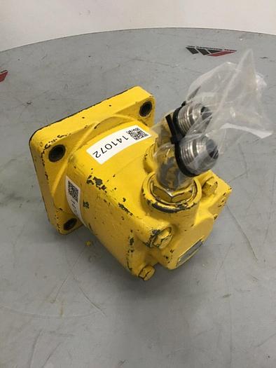 Used CHAR LYNN Hydraulic Screw Motor 111 1037 004 Used