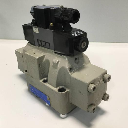 Used VICKERS Directional Valve DG4V-3-6C-M-P2-T-7-50 #92340