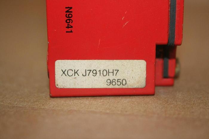 Used TELEMECANIQUE Switch XCK J7910H7 #11166