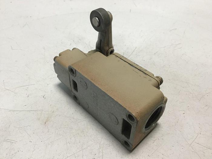 Used YAMATAKE Micro Limit Switch 1LS1-J #122160