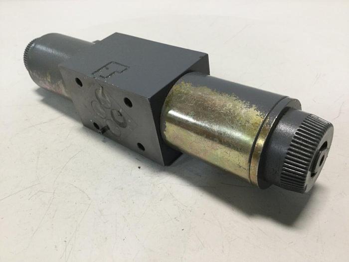 Used VICKERS Solenoid Valve DG4V-3S-6C-M-U-HL7-60-EN490 Used