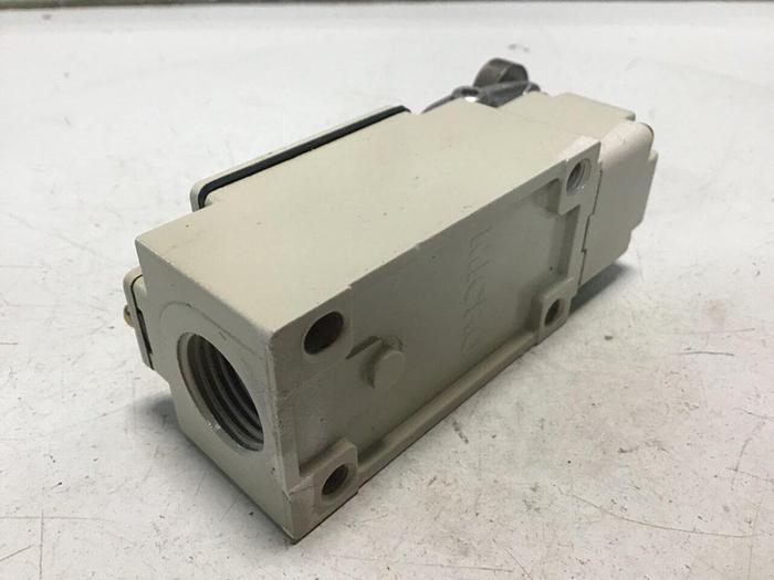 Used YAMATAKE Limit Switch LJA10-11A21N-003 #121748