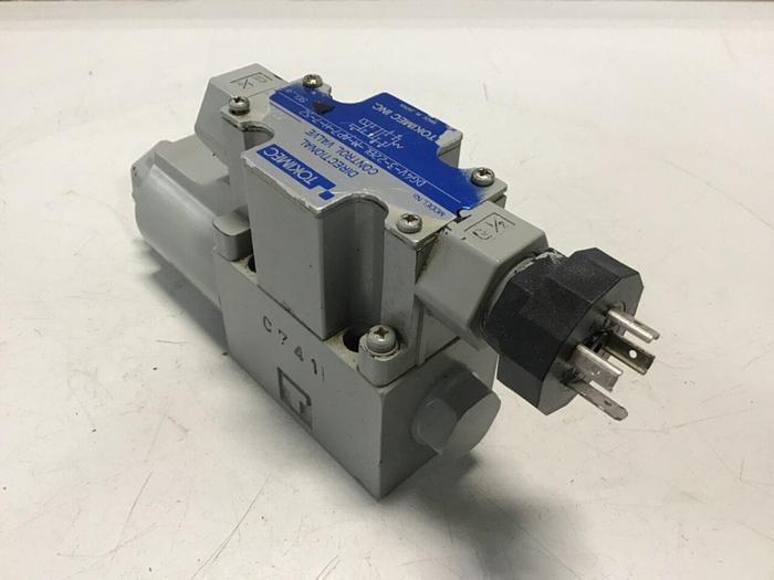 Used TOKIMEC Valve DG4V-3-33C-M-AP7-H-7-52 #126871