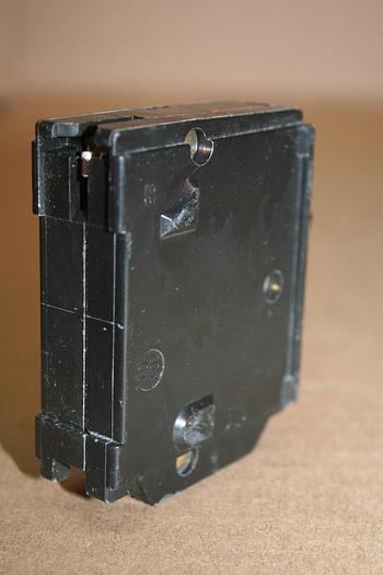 Used SQUARE D 20 Amp Circuit Breaker HOM120 #19384