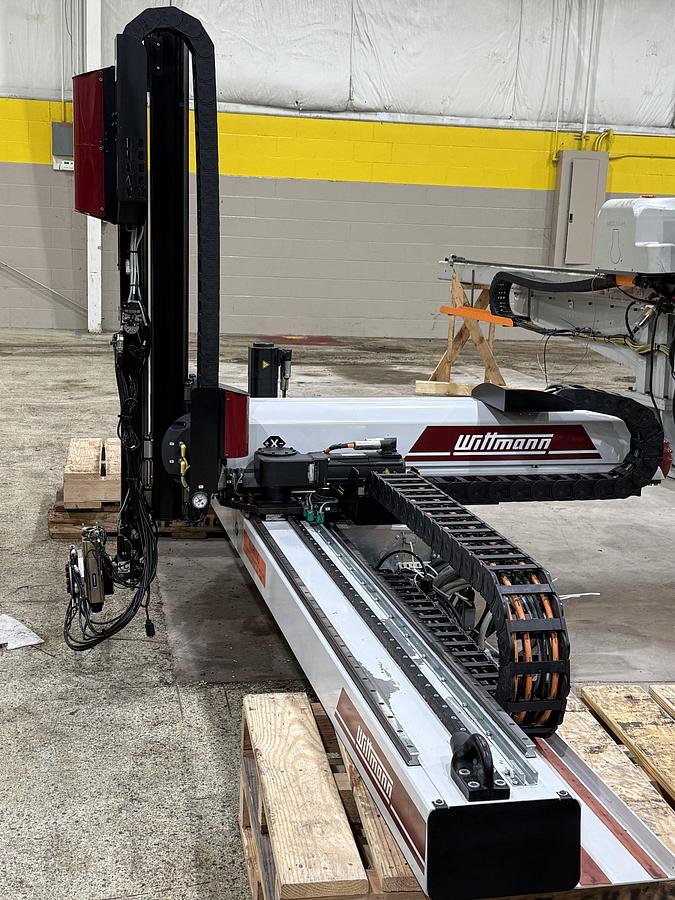 Used Wittmann R8.3/CNC8