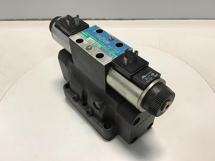 Used VICKERS DG4V-3S-6C-M-U-HL7-60-EN490-B13