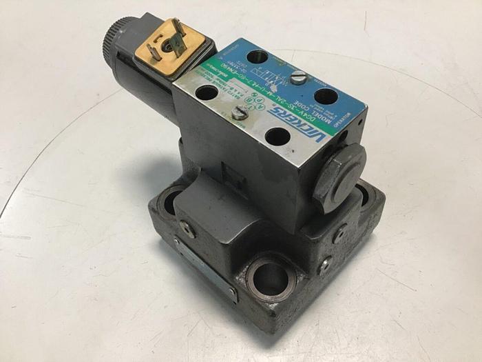 Used VICKERS Directional Valve DG4V-3S-2AL-M-U-HL7-60-EN490 Used