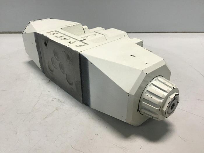 Used MIA / CANNOT BE LOCATED / VICKERS Directional Control Valve DG4V-5-2C-M-P7L-H-7-40 USED #132098