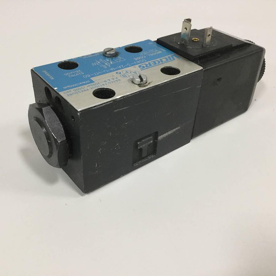 Used VICKERS Valve DG4V-3-2A-M-U-H7-60 Used