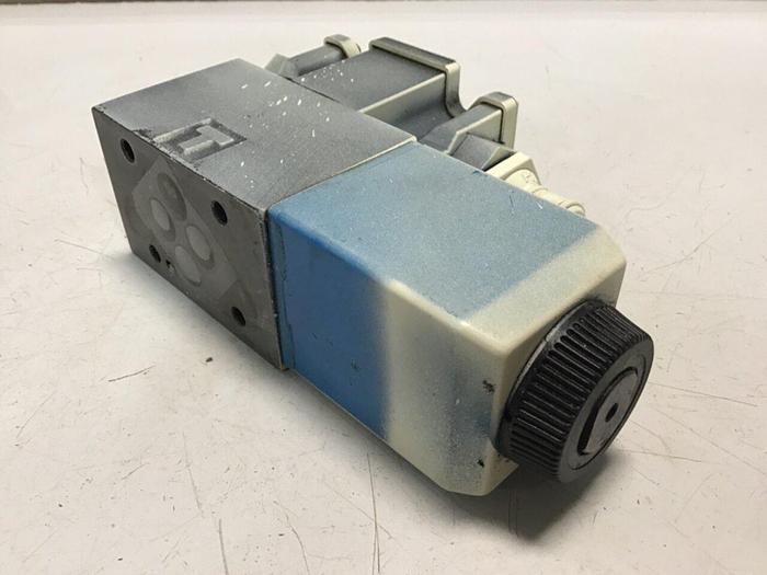 Used VICKERS Valve DG4V-3S-2A-M-FW-D7-H5-60 #132977
