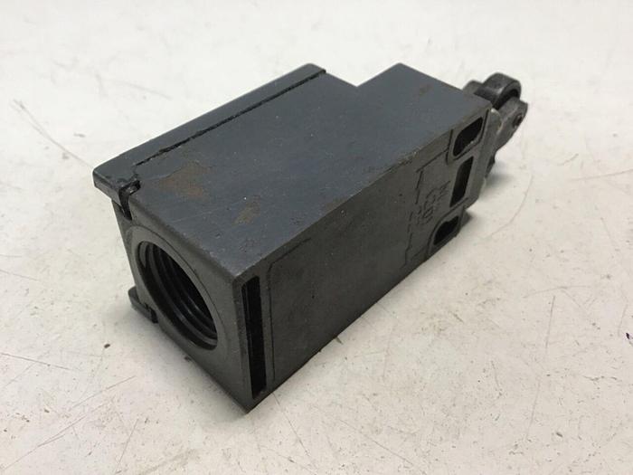 Used SCHMERSAL Limit Switch TR231-20Y #121904