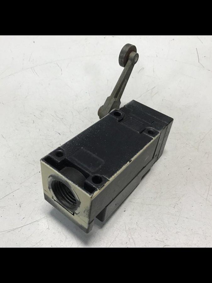 Used SQUARE D Limit Switch 9007-AEQ2724 Used #122133