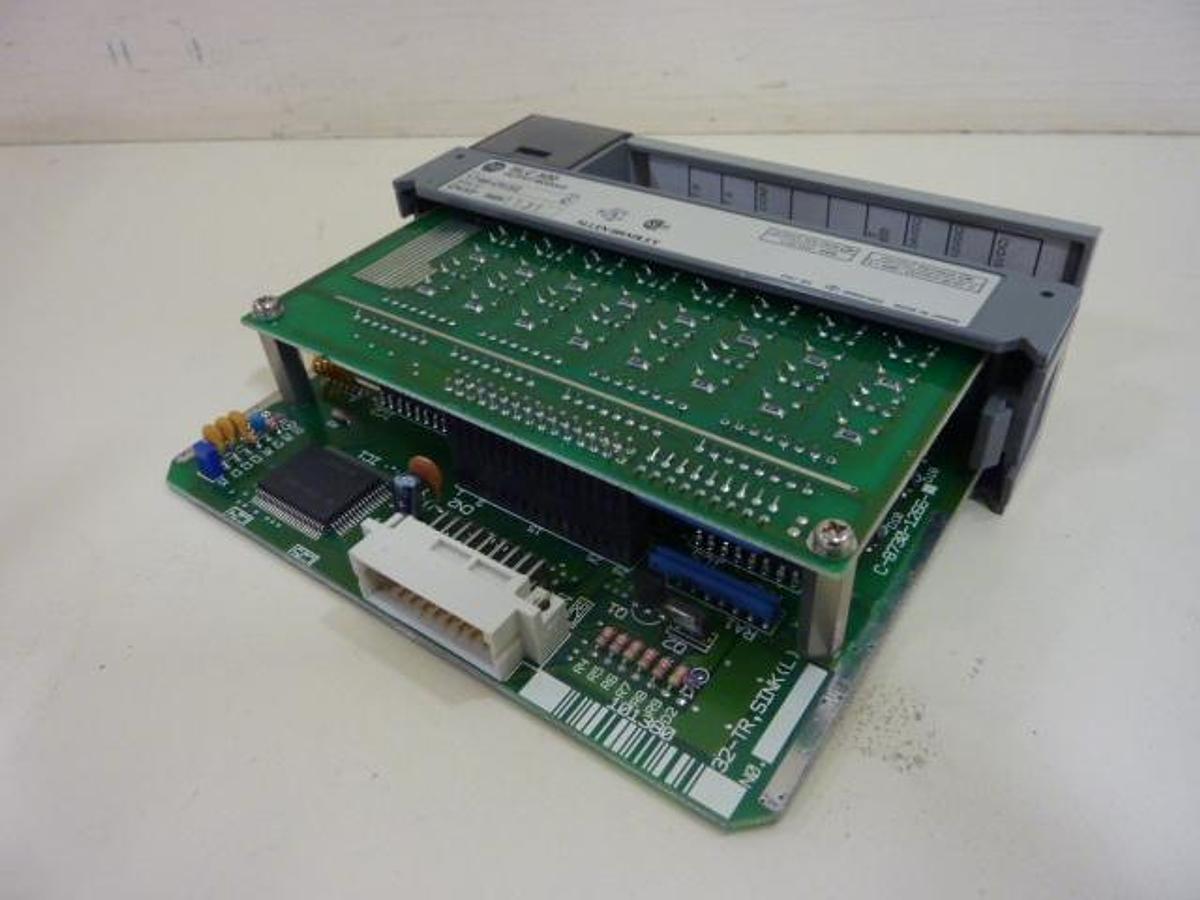 Used ALLEN BRADLEY Output Module 1746-OV32 SER C Used