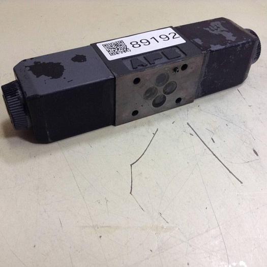 Used VICKERS Directional Valve DG4V-3-6C-M-U-HL7-60 Used