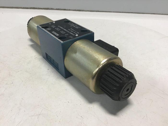 Used BOSCH Directional Valve 0 810 092 105 #137816
