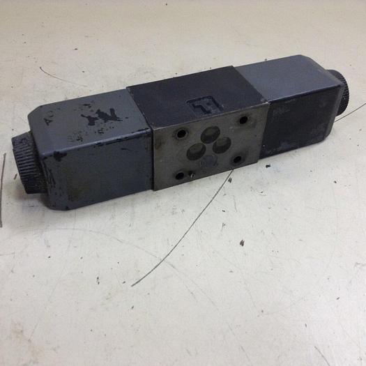 Used VICKERS Directional Valve DG4V-3-6C-M-U-HL7-60 Used
