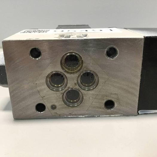 Used VICKERS Directional Control Valve DG4V32AMP7H750 #95491
