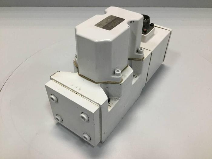 Used MOOG Servo Valve J661-172A Used