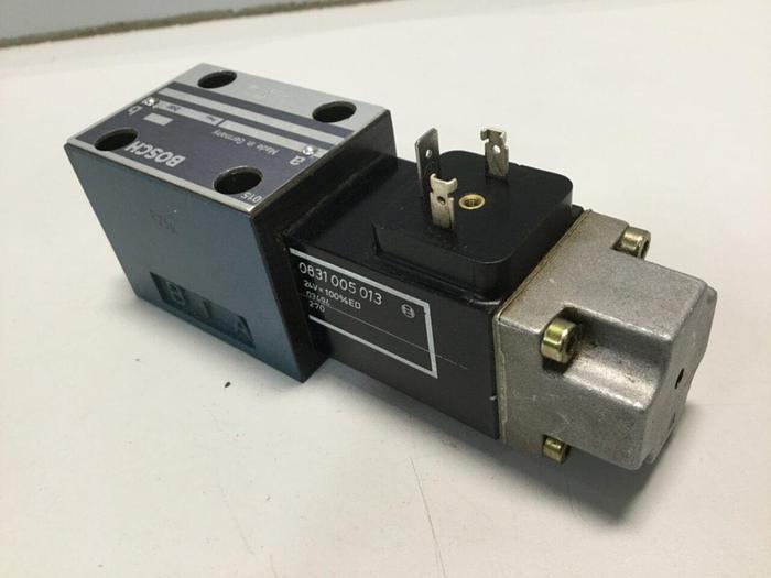 Used BOSCH Hydraulic Valve 0 810 090 133 #109468