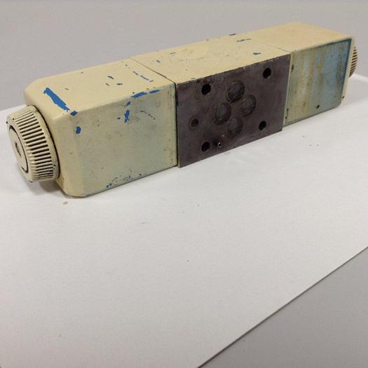 Used VICKERS Directional Valve DG4V-3-6C-M-U-HL7-60 Used