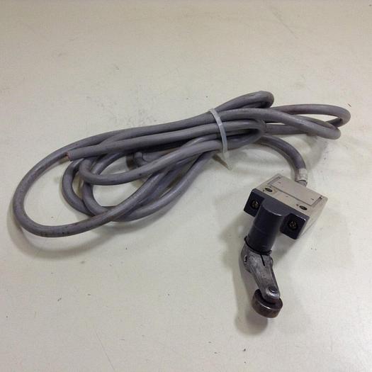 Used OMRON Limit Switch D4C-9033 #83667