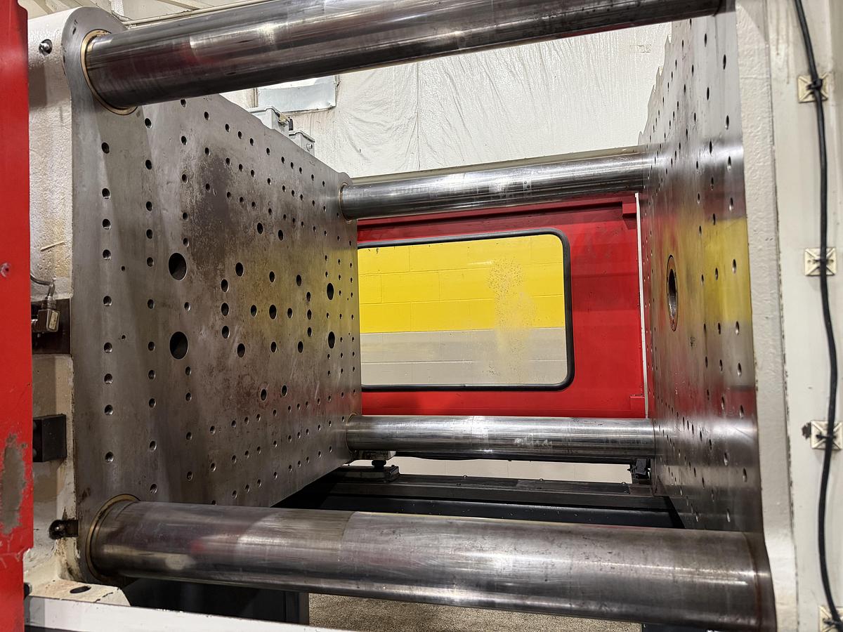 Used 2000 FERROMATIK MILACRON 310 Ton Injection Molding Machine MT310-26WP USED #151865