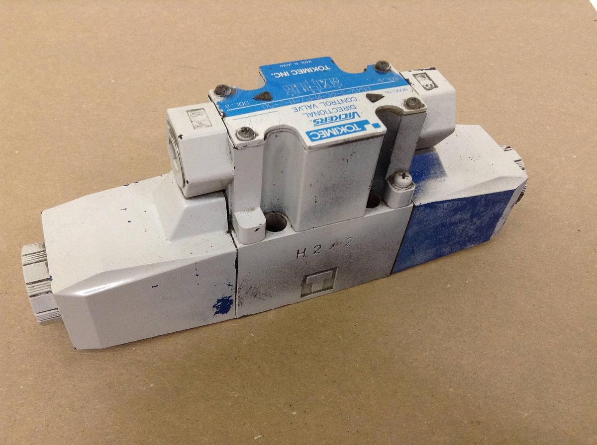Used VICKERS Directional Control Valve DG4V36CMP7H750 USED
