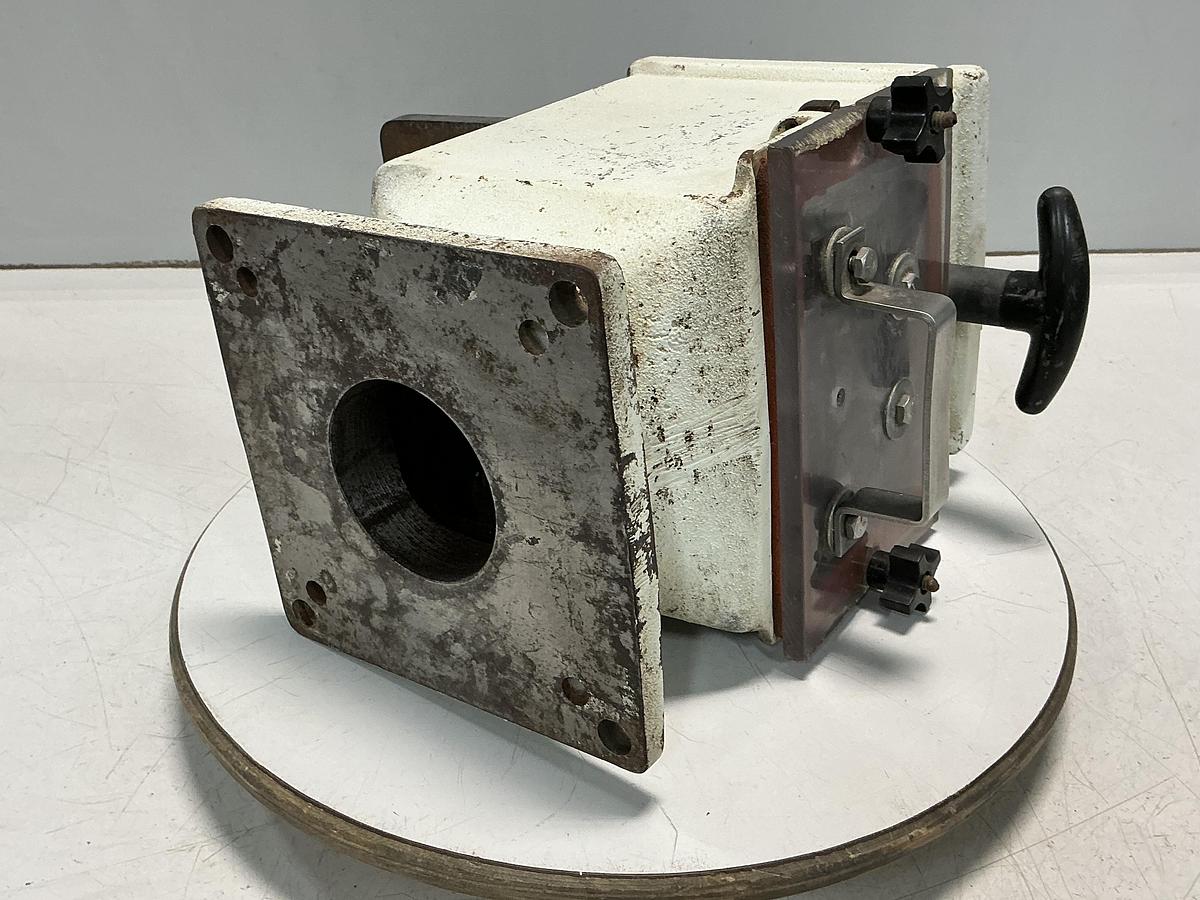 Used METAL FABRICATOR NO MODEL NUMBER / NO TAG