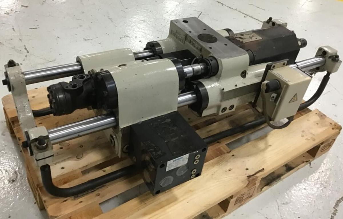 Used CINCINNATI MILACRON 1.76 Oz Injection Unit VS33-1.76 USED