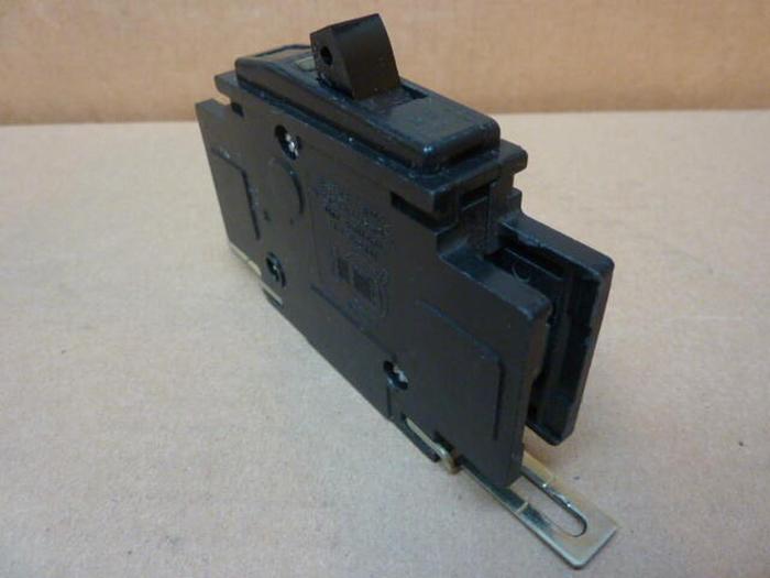 Used SQUARE D 20 Amp Circuit Breaker QOU120 #32970