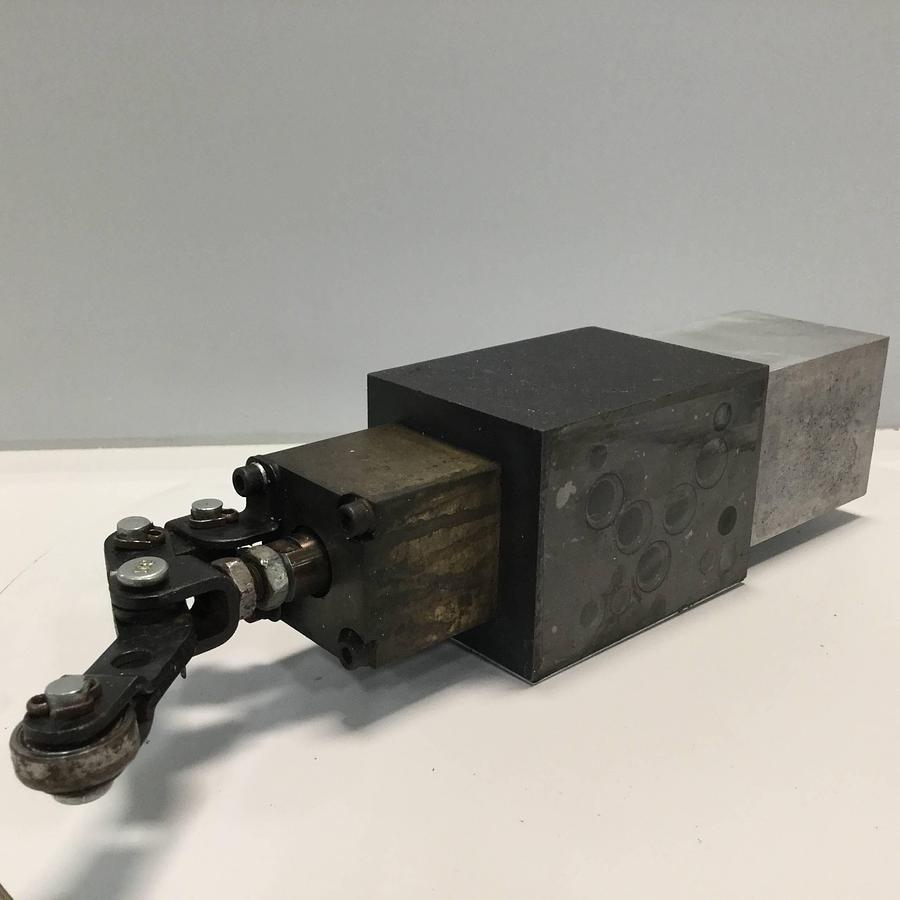 Used VICKERS Valve SDG20S4 012F 50 S553 USED