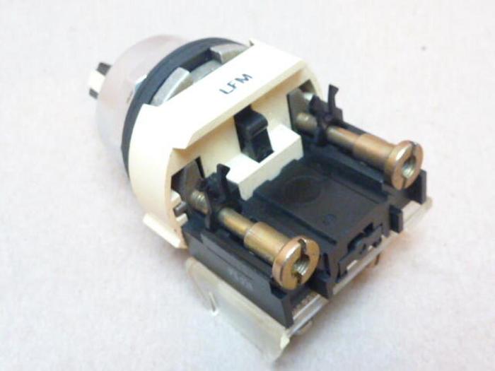 Used ALLEN BRADLEY Selector Switch 800T-H2 SER N #38126