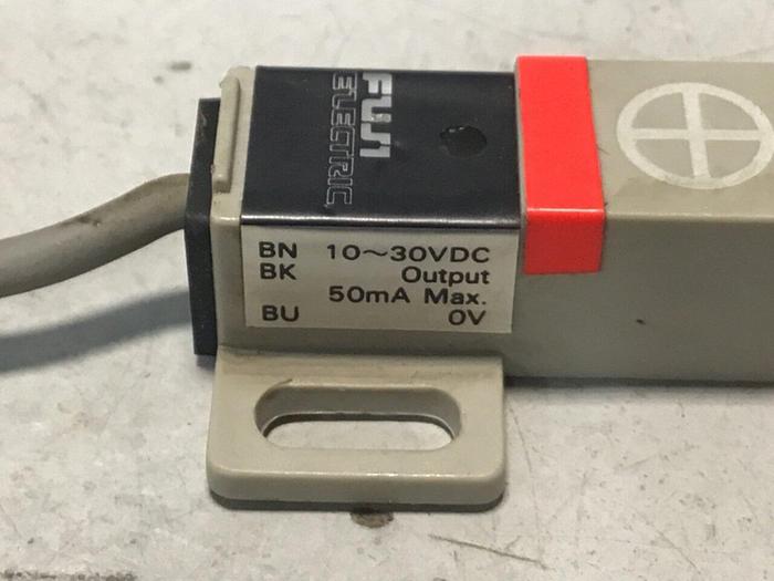 Used FUJI ELECTRIC Proximity Switch PE-B4D3 Used