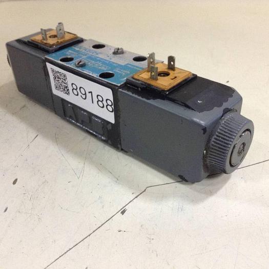 Used VICKERS Directional Valve DG4V-3-6C-M-U-HL7-60 Used