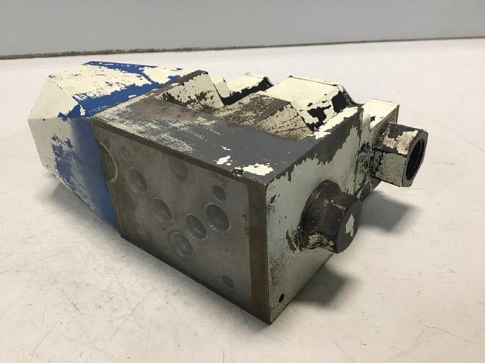 Used VICKERS Valve DG4V-5-6B-M-P7L-H-6-30 #138033