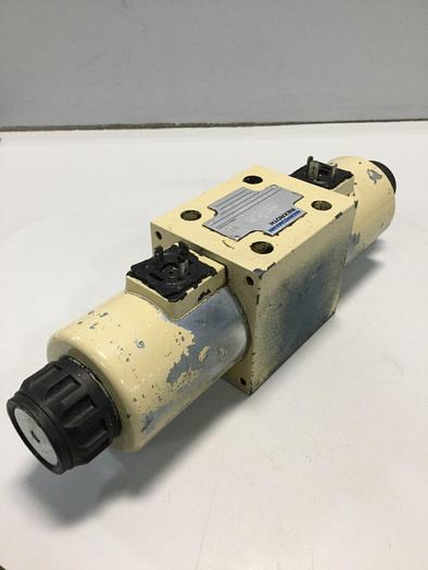 Used MANNESMANN REXROTH Hydraulic Valve 4WE10J32CG24N9K4 #114705