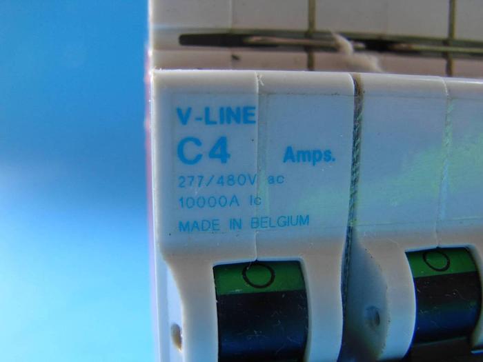 Used GENERAL ELECTRIC / GE 4 Amp Circuit Breaker V07304 #10125